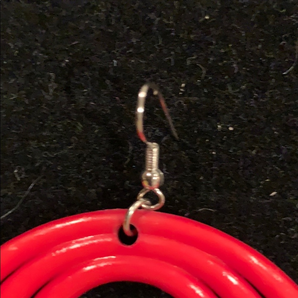 Red hoop earrings - Picture 3 of 6